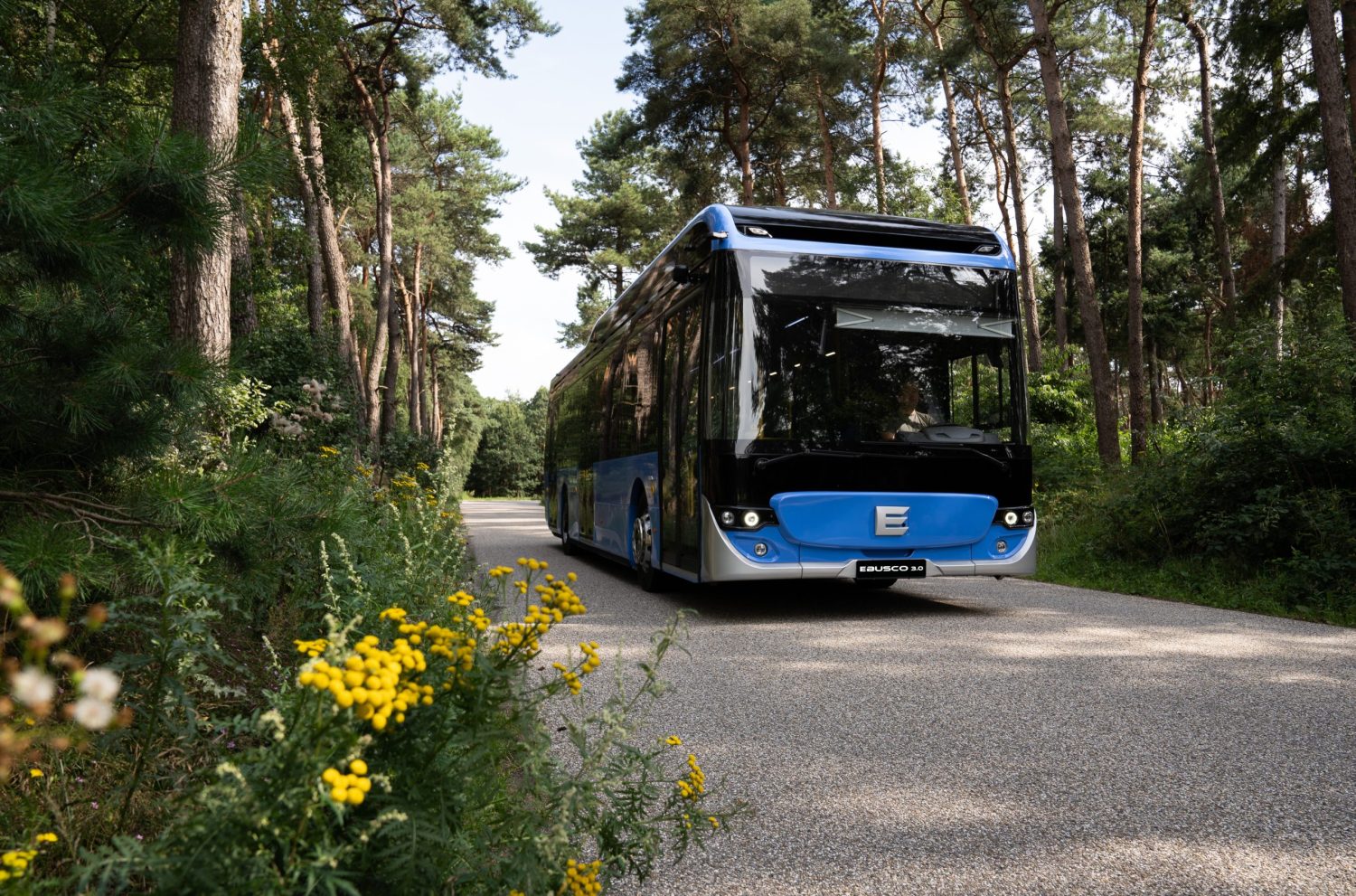 custom-windscreens-for-buses-coaches-and-trams-finn-lamex